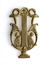 décor pediment bronze or