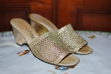 Mules femme, pointure 38, HEYRAUD, cuir, fil doré tressé, talon 8 cm. TBE.