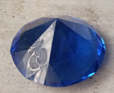 Presse papier en forme de pointe de diamant .... en verre .. jewel suite 2012