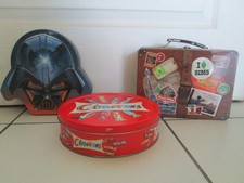 boîtes métalliques vides (le