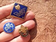 lot 3  insignes scout  BOY SCOUT ECLAIREUR LOUVETEAU UK MEXIQUE
