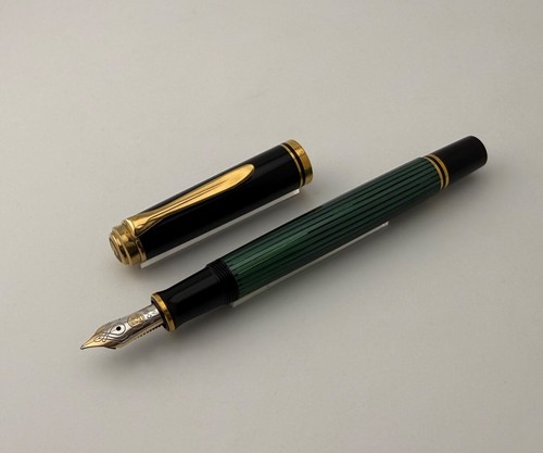 Stylo plume rayé vert noir - plume,