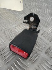 Attache ceinture arriere droit