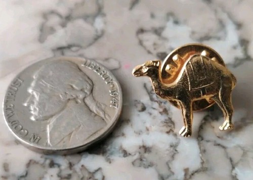 Camel pin gold tone - camel,
