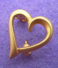 Saint Valentin : petite BROCHE COEUR vintage en alliage doré / HEART BROOCH