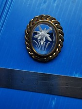 Ancienne broche en lucite