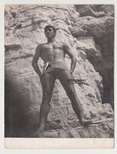 Beau jeune homme sans chemise