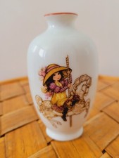Petit Vase Miss Petticoat England Porcelaine Anglaise Roth 1978 Sarah Kay
