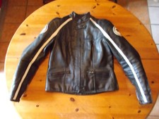 Blouson de moto en cuir noir