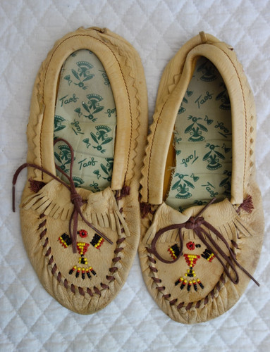 Vntg taos soft - leather, beaded