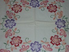 ANCIENNE NAPPE CARREE A THE