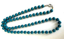 COLLIER Vintage petite perle plastique Vert Bleu & doré en excellent état 63cm