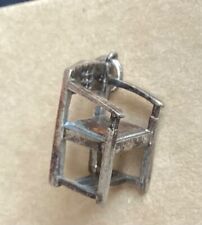 Art Nouveau Breloque en argent representant un fauteuil arts & craft Liberty