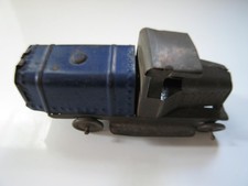 Ancien petit camion citterne