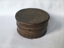 BOÎTE RONDE D’époque LOUIS XIV Gainée CUIR GAUFRÉ et DORÉ AU FER XVII ème Siècle