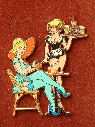 Pin natacha serveuse - pin's,