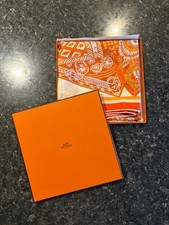 ✨ Carré Hermès en soie –