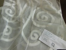 Coupon tissu superbe voilage blanc arabesque  vert 96 cm sur 1 m 10 B3