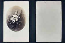 Enfant dans sa poussette