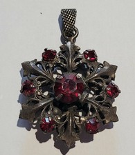 Pendentif ancien orné de pierres rouges Style austro-hongrois fin XIXᵉ # K24