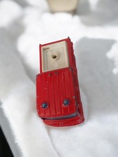 Véhicule miniature ancien