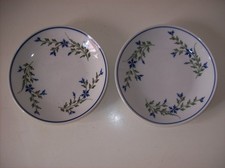 Deux soucoupes sous-tasses anciennes en porcelaine de BAYEUX décor au barbeau