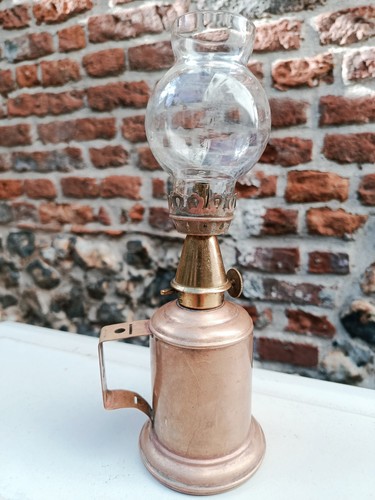 Ancienne lampe essence - à,