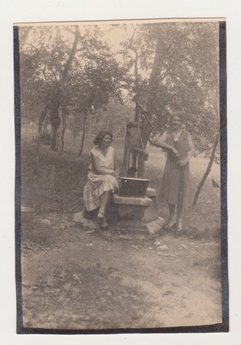 Deux jolies dames mignonnes