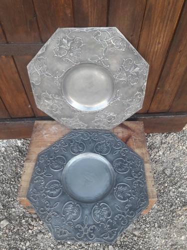 Paire plats étain repoussé - paire,