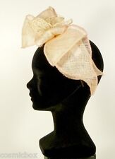 Chapeau de cérémonie femme serre tête TOUT en TETE beige rose papillon mariage 