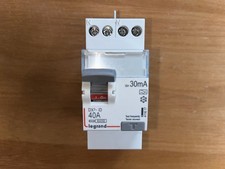 INTERRUPTEUR DIFFERENTIEL 40A 30mA, TYPE A LEGRAND 411617 40AMPERES INTER. DIFF.