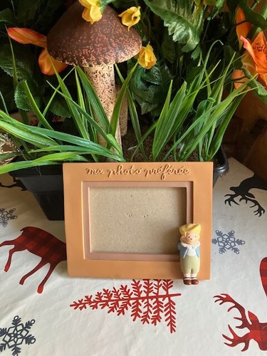 Cadre avec figurine les - la,
