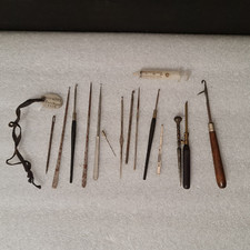 Lot d'outils anciens pour couture ou autre et une seringue en verre - XXe