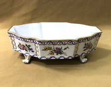 belle jardinière ancienne sur pied porcelaine signé Décor floral peint Limoges ?