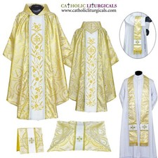 Vêtement col gothique en or