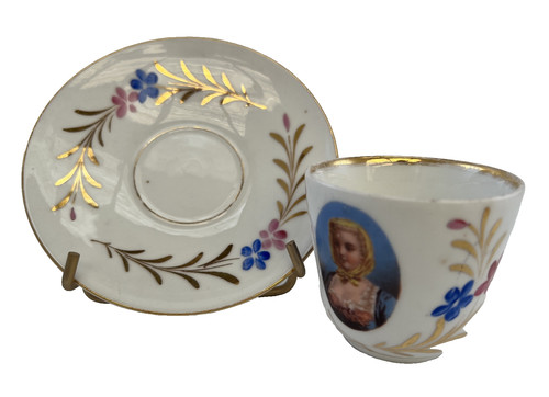 Tasse sous porcelaine - &, sous-tasse