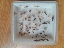 Lot d' hameçons mouches, leurres de pêche à la mouche avec boîte