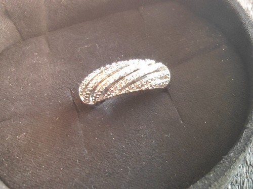 Bague ajourée ciselée strass