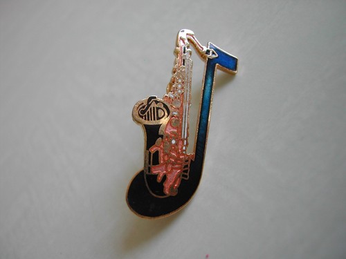 Pin émaillé saxophone - pin's,