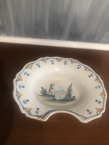 Plat barbe faïence - a,