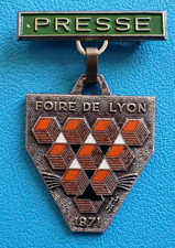 PORTE CLE BROCHE METAL EMAIL