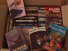 LOT DE 31 LIVRES DE POCHES ASSEZ ANCIENS DUMAS HALEY TOLSTOI FLAUBERT ETC...