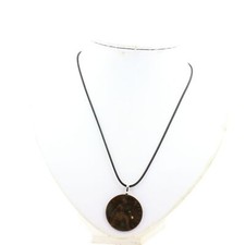 Collier pièce de monnaie Royaume-Uni 1 penny Victoria ""old head"". Cordon noir.