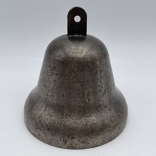 ANCIENNE CLOCHE EN FER ENTRÉE