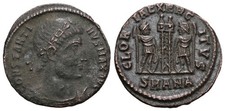 CONSTANTIN I (306 337) ETENDARDS ENTRE DEUX SOLDATS