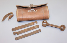 -ANCIENNE TROUSSE à OUTILS en CUIR pour vélo Collection cycles  4 Outils    D