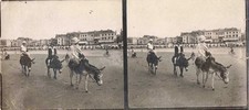 ANCIENNE PHOTOGORAPHIE DE VACANCES CIRCA 1920 PROMENADE SUR LA PLAGE A DOS D'ANE