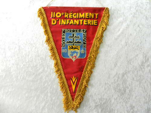 Ancien fanion militaire - 110, e