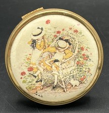 Poudrier métal doré scène enfantine heureuse signé A.G.