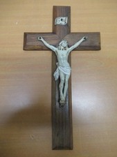 ANCIEN CRUCIFIX EN NOYER CHRIST EN RÉGULE LAQUÉ